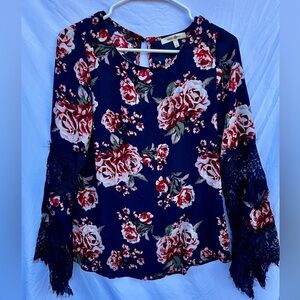 Wishful Park Floral Lace Sleeve Top | Small | Flowing Fit